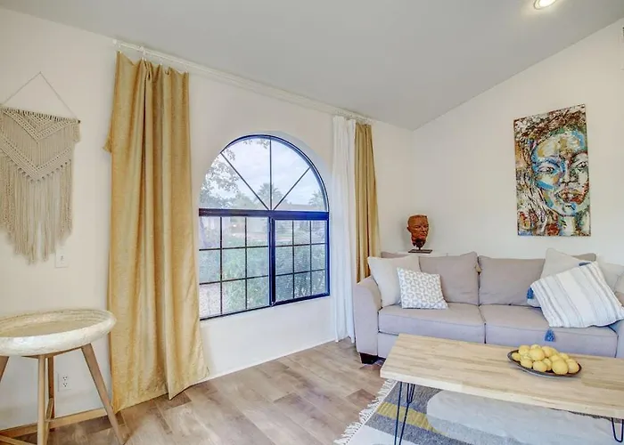Royale Living In The Heart Of Phoenix Holiday home Glendale