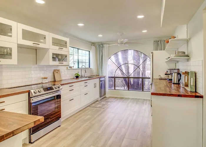Royale Living In The Heart Of Phoenix Holiday home Glendale