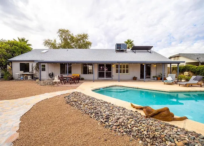 Royale Living In The Heart Of Phoenix Holiday home Glendale
